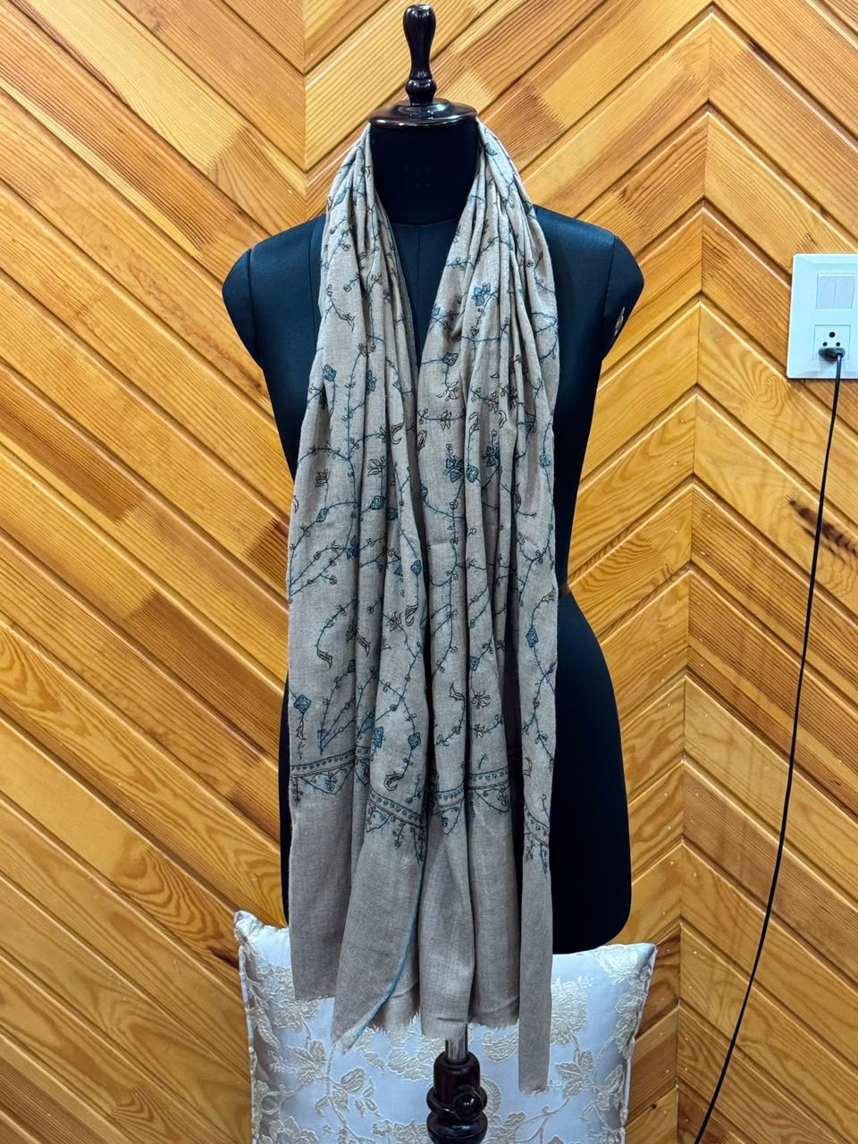 Ivory Black-Floral Stole